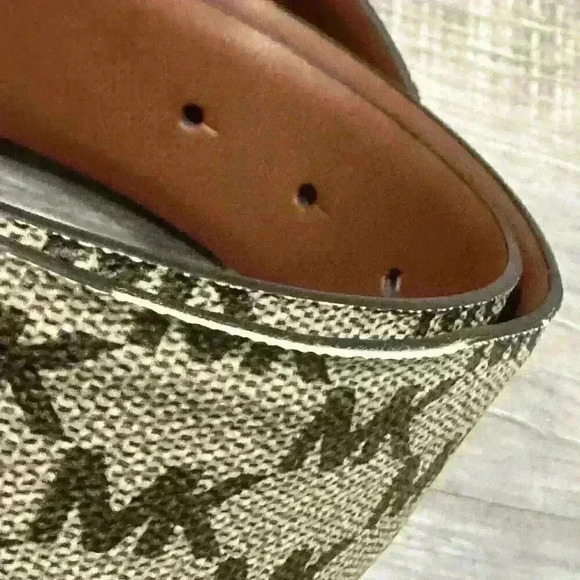 Michael Kors Vanilla/Brown Signature Reversible Gold Chain Logo Belt GUC READ - Picture 3 of 11